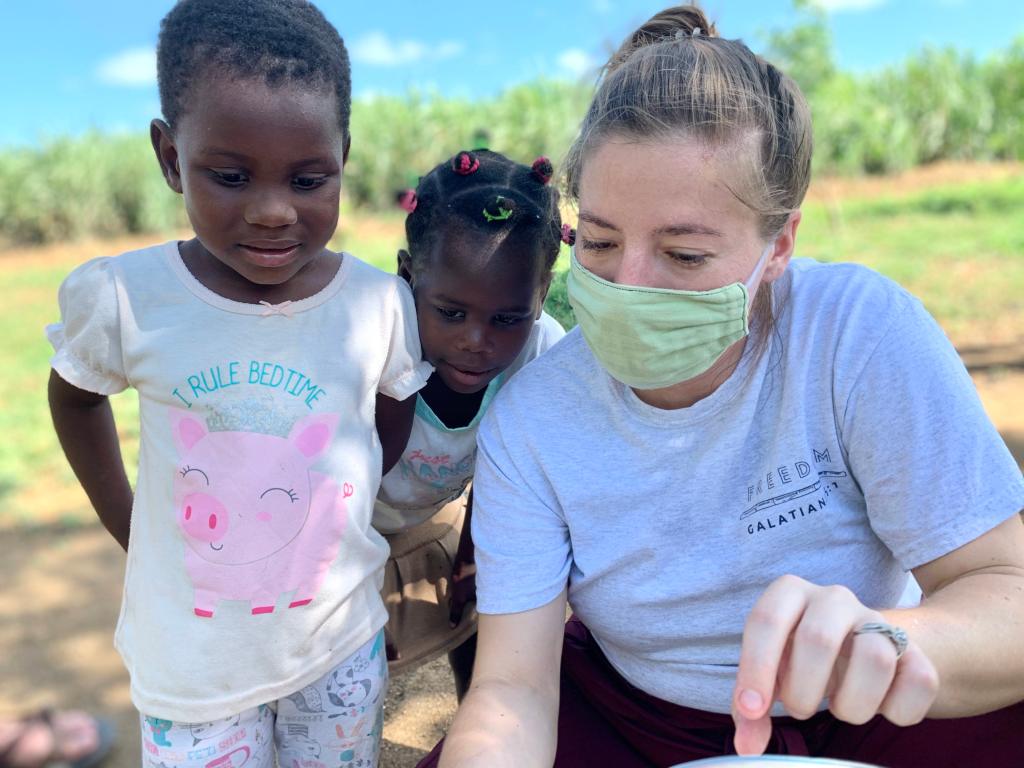 Miss Mia reading to two cuties one morning.